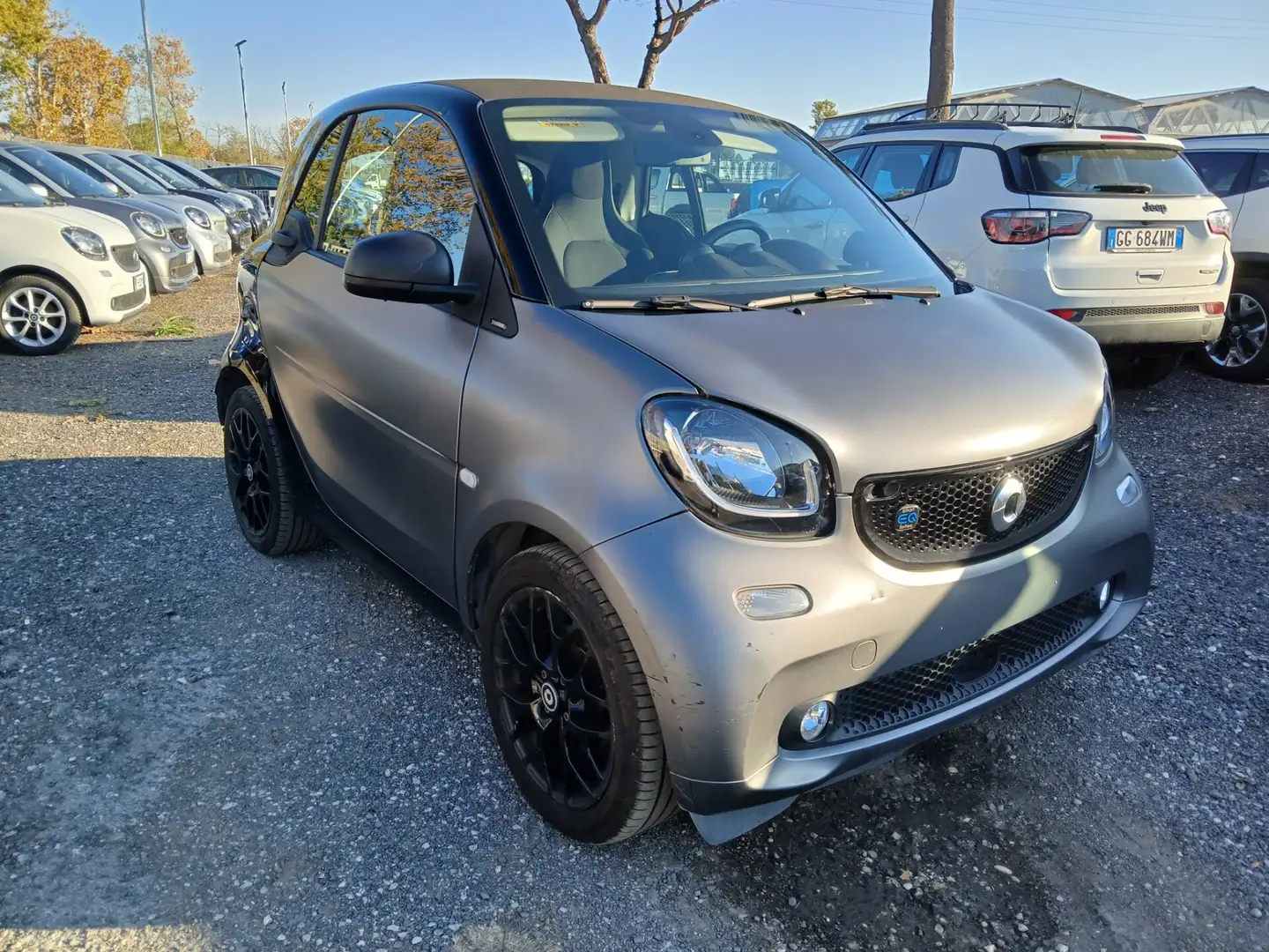 smart forTwo fortwo EQ Passion Grau - 1