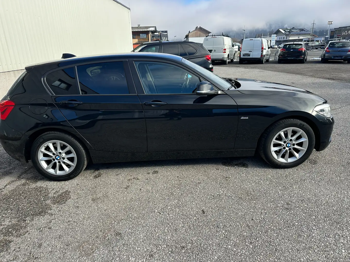 BMW 118 i Sport Line Pickerl 5/2026 Schwarz - 2