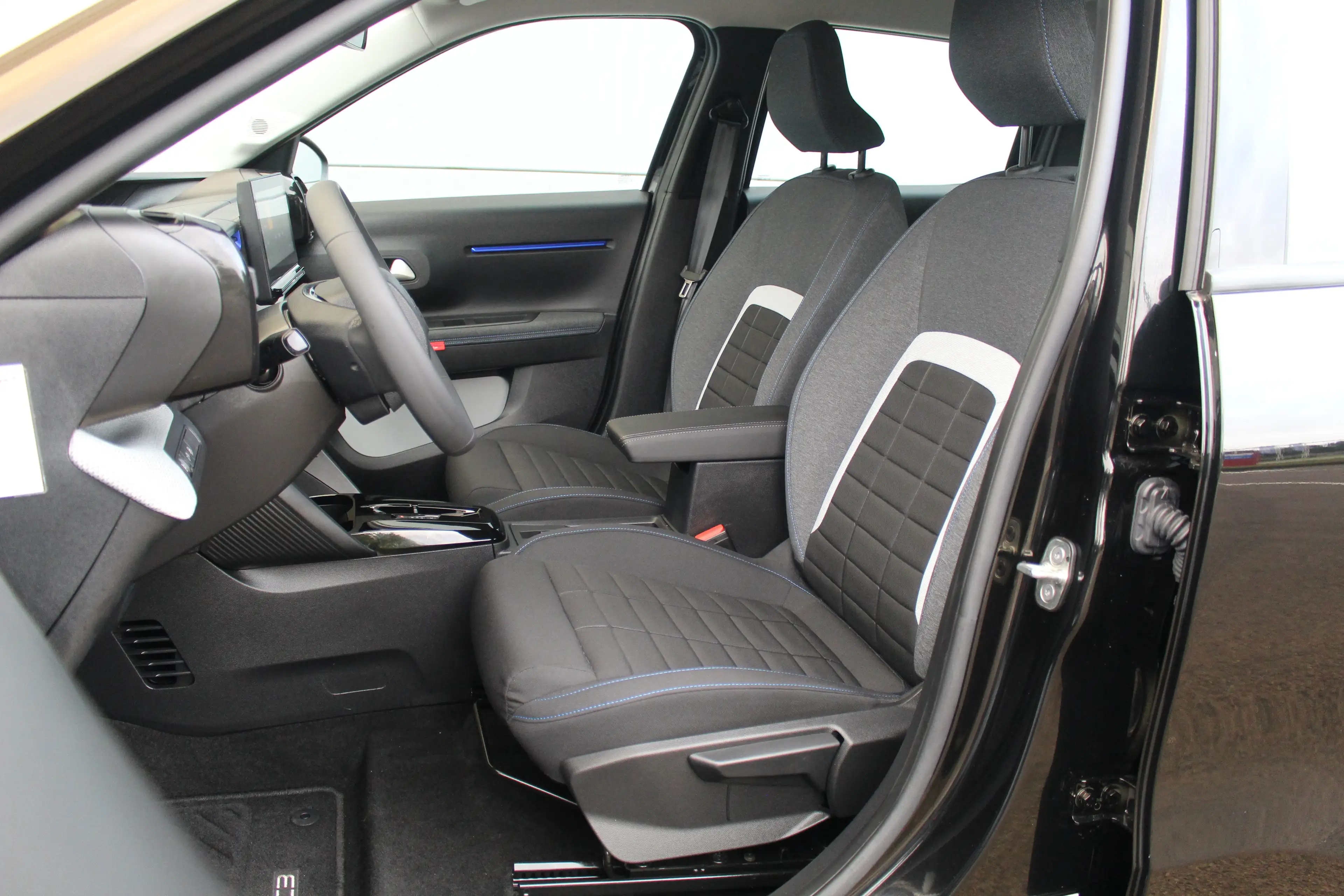 Citroen E-C3 Business 113pk Comfort Range 44 kWh | Airco | Comf — photo 3