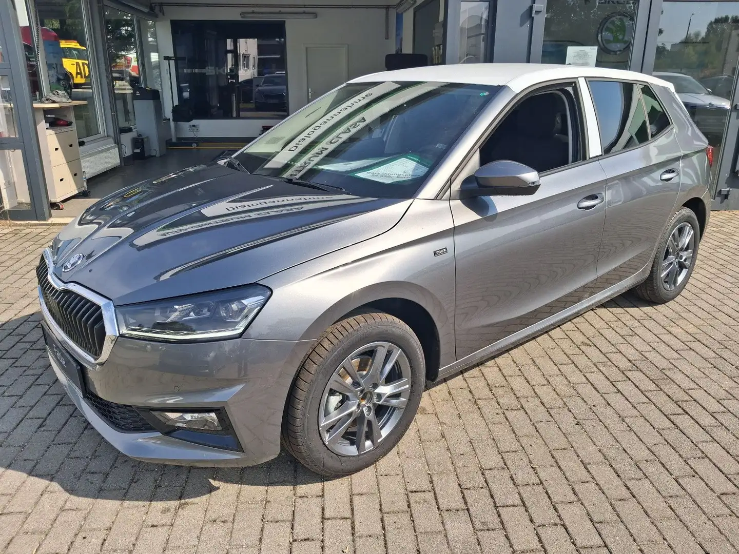 Skoda Fabia 1.0l TSI DSG 116 PS Tour ACC Toter-Winkel Grau - 2