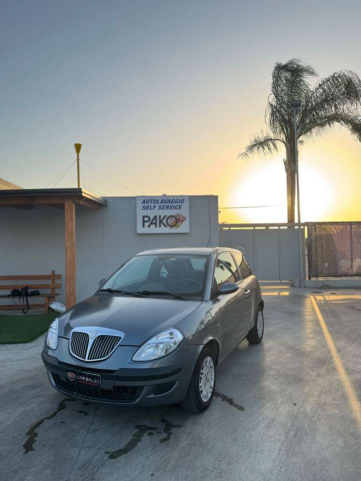 Lancia Ypsilon 1.3 mjt Momo Design