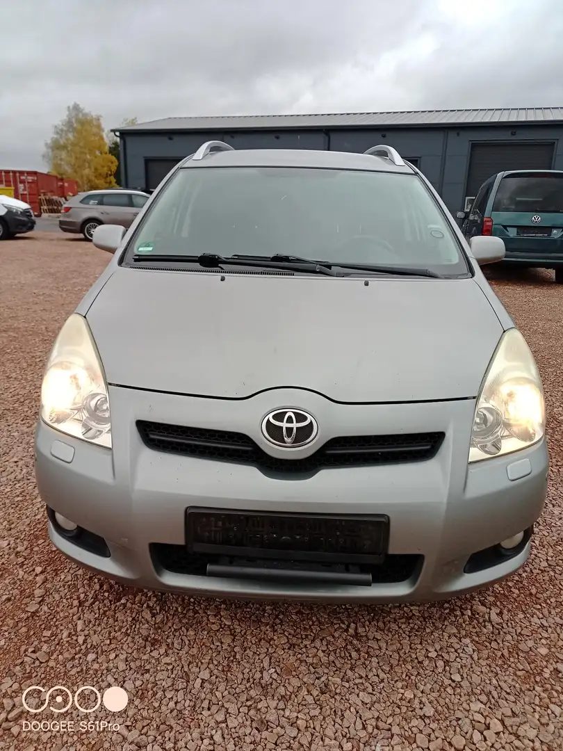 Toyota Corolla Verso 2.2 D-4D Klimaautom. Sitzh. Rückf.-Kam. 7 Sitze Grau - 2