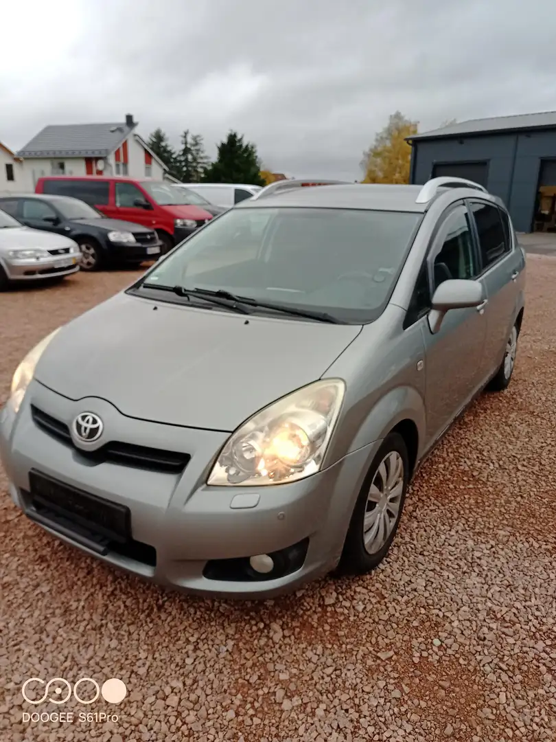 Toyota Corolla Verso 2.2 D-4D Klimaautom. Sitzh. Rückf.-Kam. 7 Sitze Grau - 1