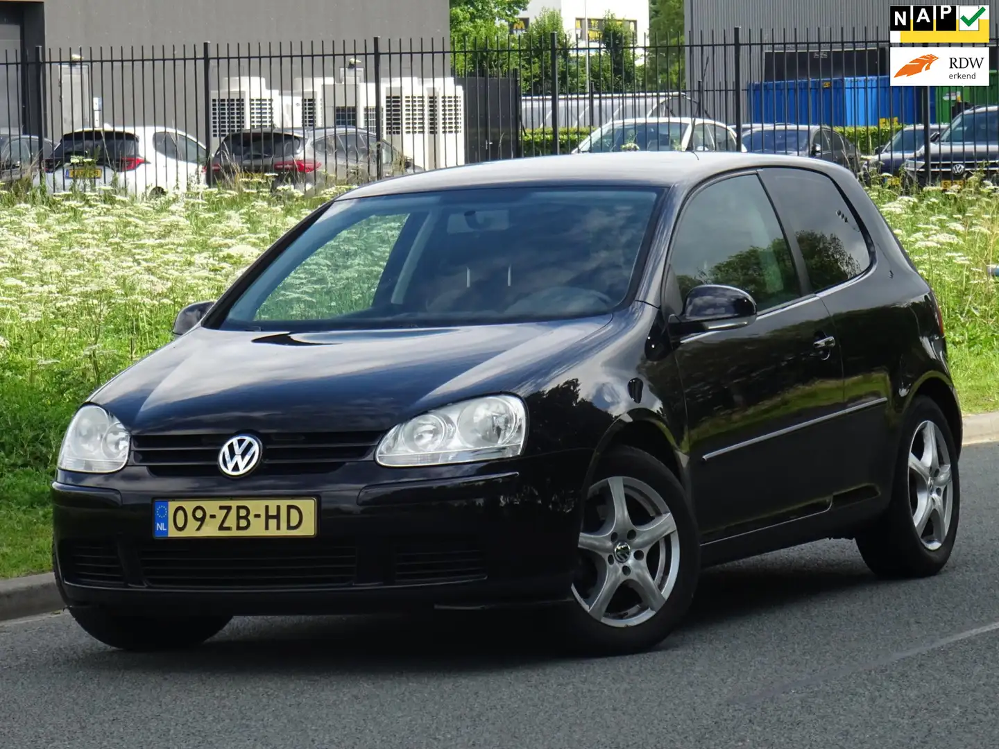 Volkswagen Golf 1.4 Optive 4 128DKM/NAP/AIRCO/CRUISE/NW APK Zwart - 1