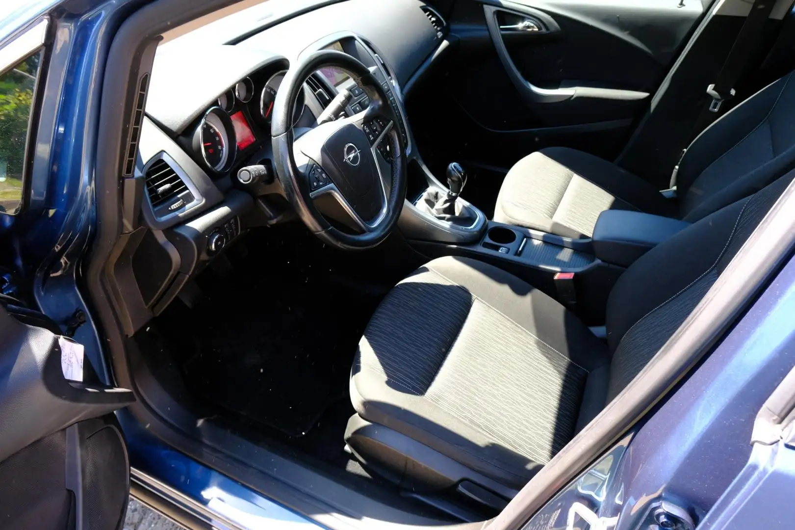 Opel Astra 1.4 Turbo 140PK Sedan Edition Airco|PDC|Cruise|Ele Blauw - 2
