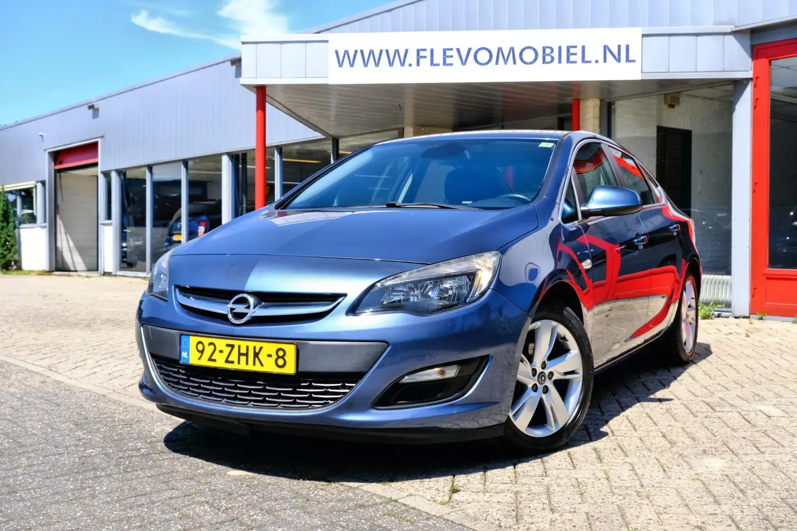 Opel Astra 1.4 Turbo 140PK Sedan Edition Airco|PDC|Cruise|Ele Blauw - 1