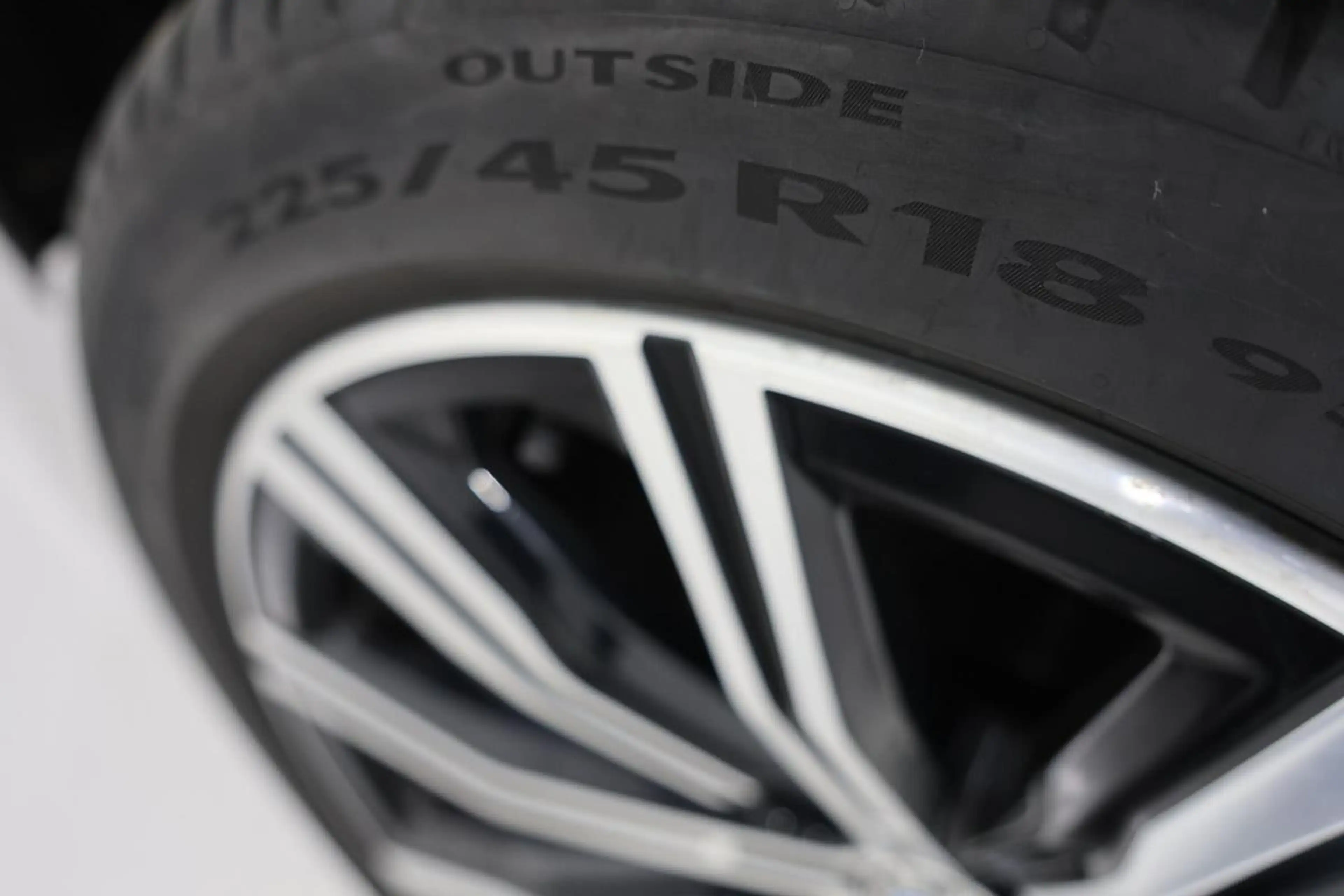 BMW 220 i - BVA 18 - LED - CUIR SPORT - GPS — photo 6