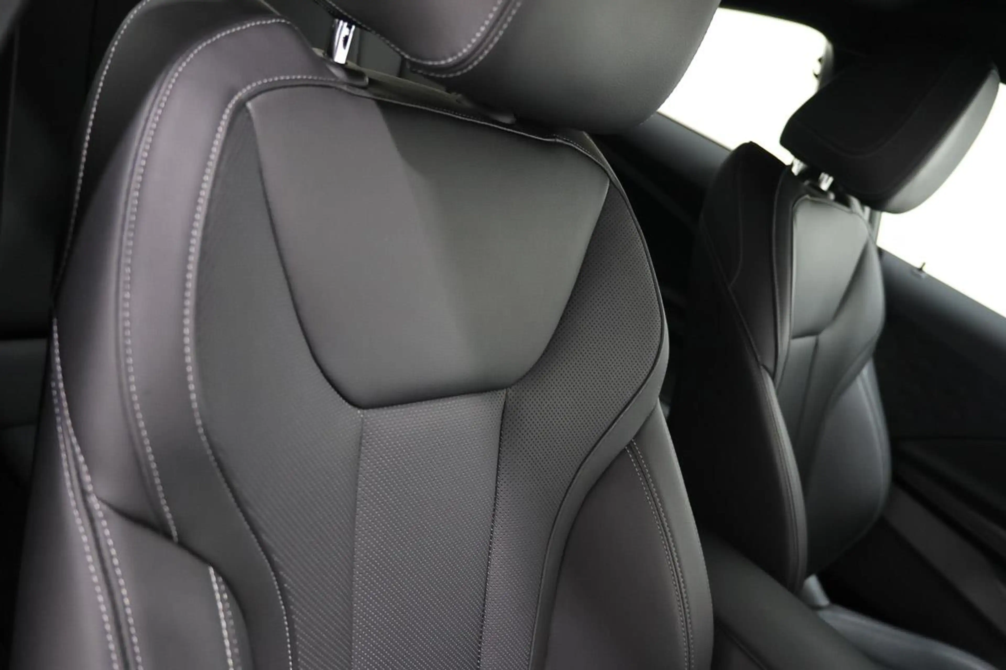 BMW 220 i - BVA 18 - LED - CUIR SPORT - GPS — photo 9