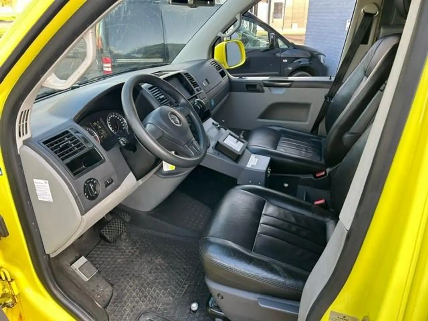 Volkswagen KOMBI Ambulance autom marge184pk Geel - 2