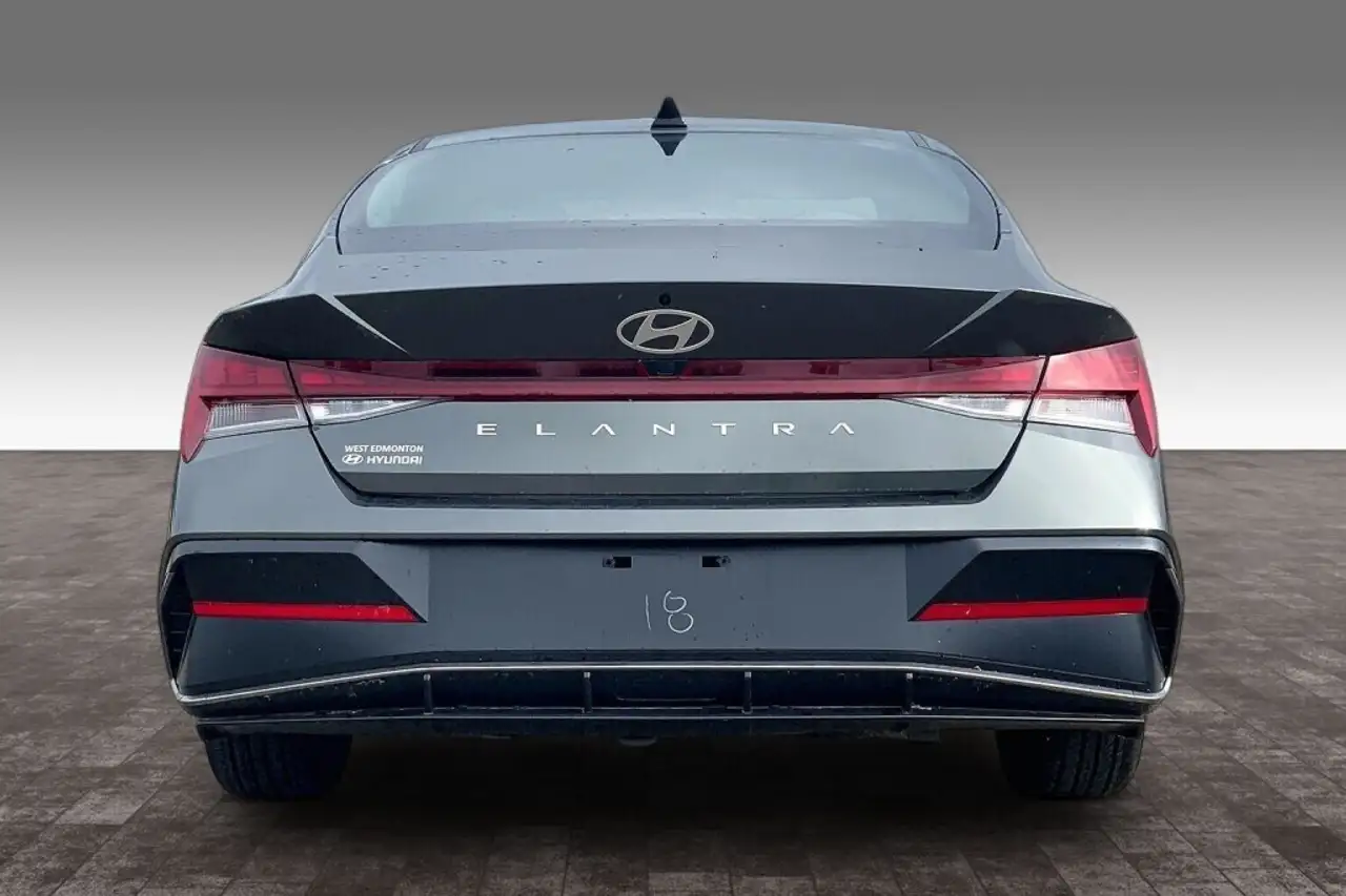 Hyundai ELANTRA photo Hyundai ELANTRA