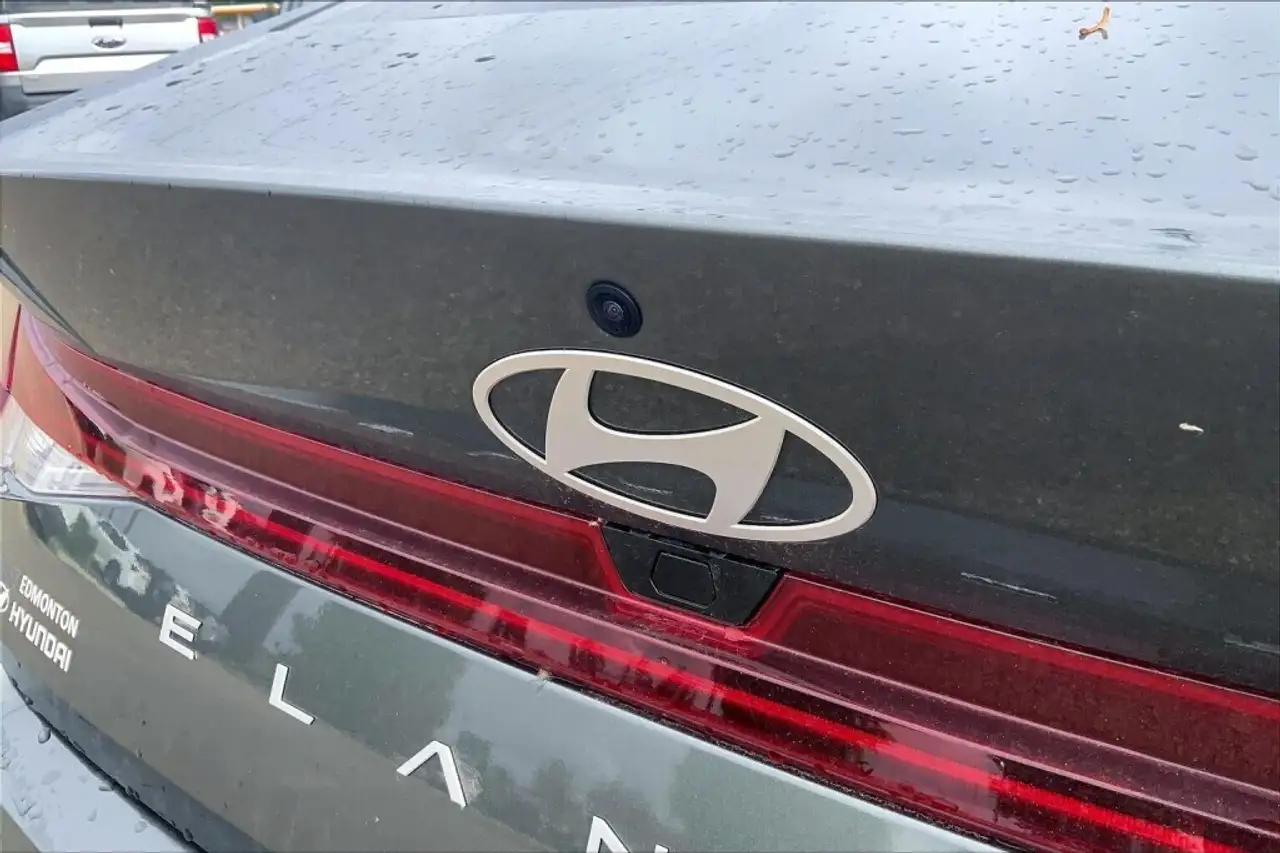 Hyundai ELANTRA photo Hyundai ELANTRA