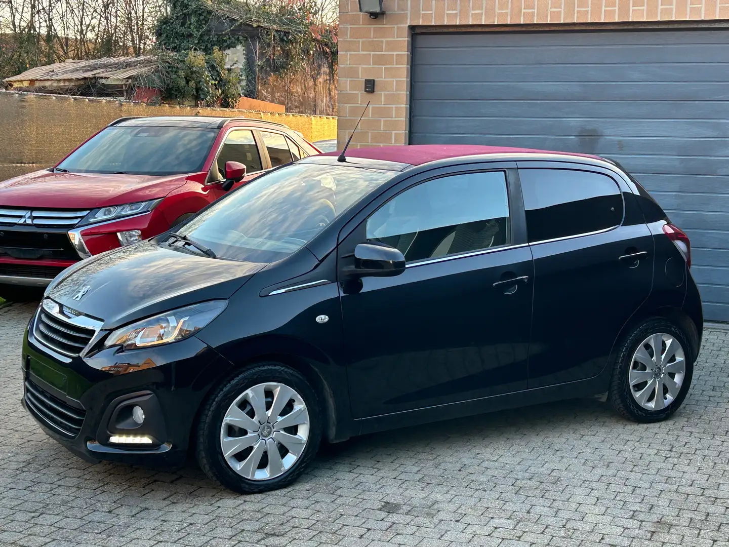 Peugeot 108 1.2 TopAllure OpenDak Airco Xenon CruiseControl Noir - 2
