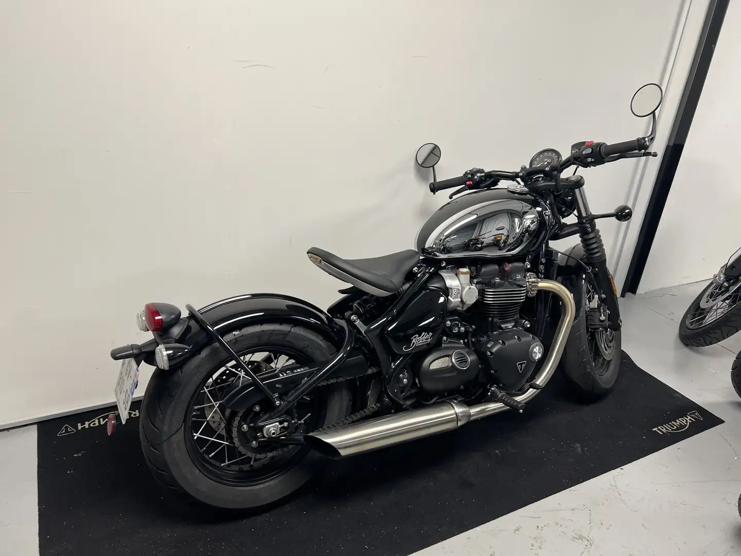 Triumph Bonneville Bobber Černá - 2