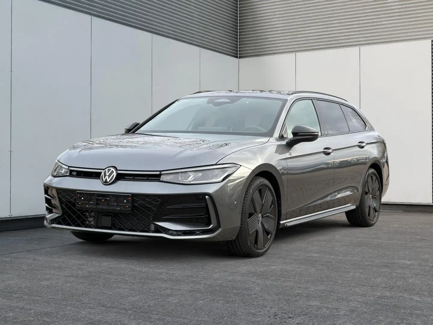 Volkswagen Passat Variant R-Line 4WD+AHK+PANO+HARMAN+19"+BLACK STYLE 2.0 ... Grau - 1