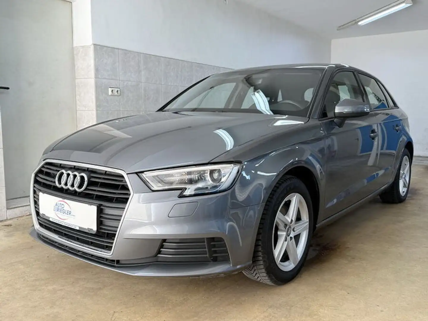 Audi A3 30 TDI ''Navi- Xenon- Tempomat- PDC- AHK'' Grau - 1