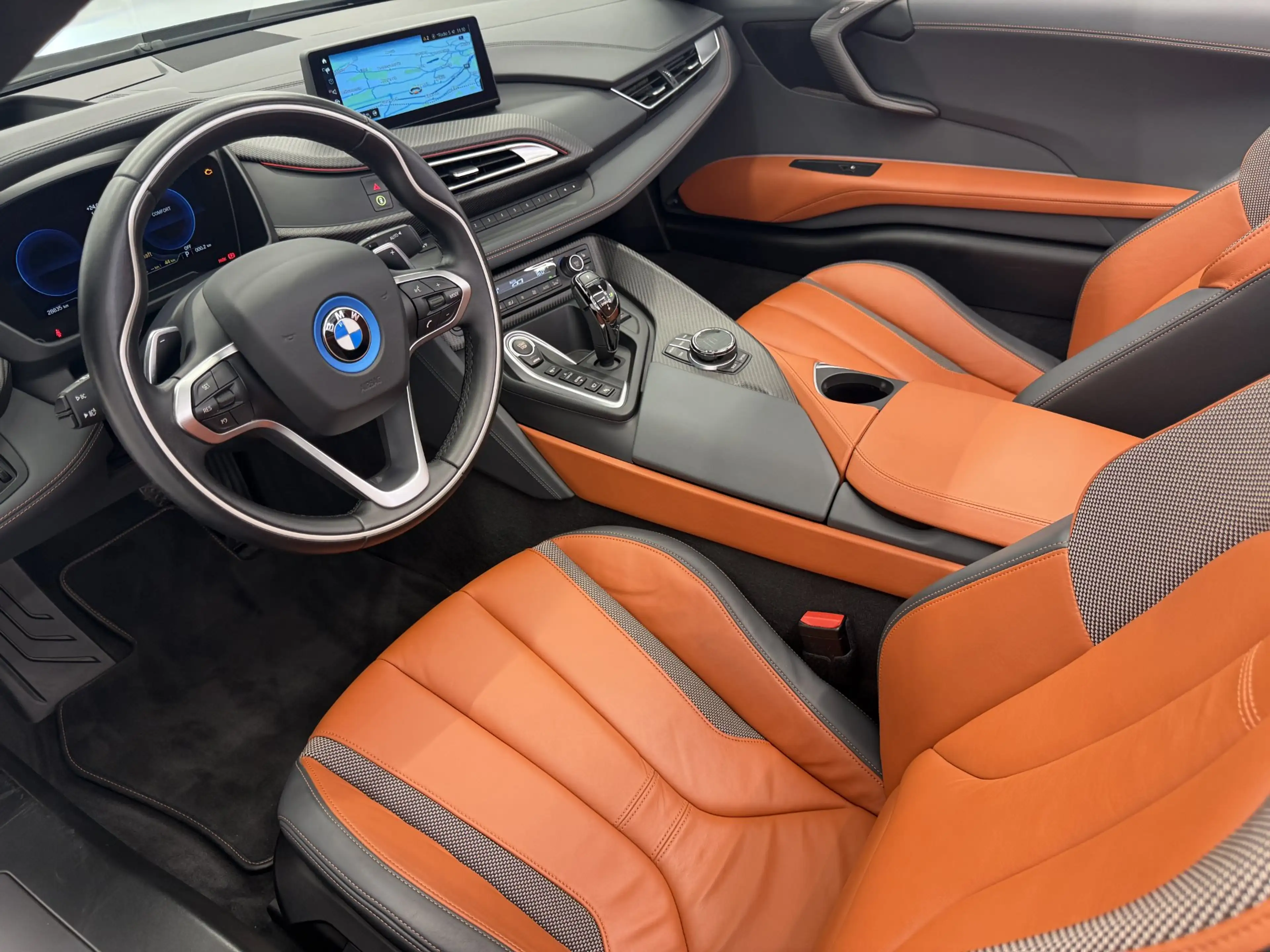 BMW i8 Roadster — photo 11