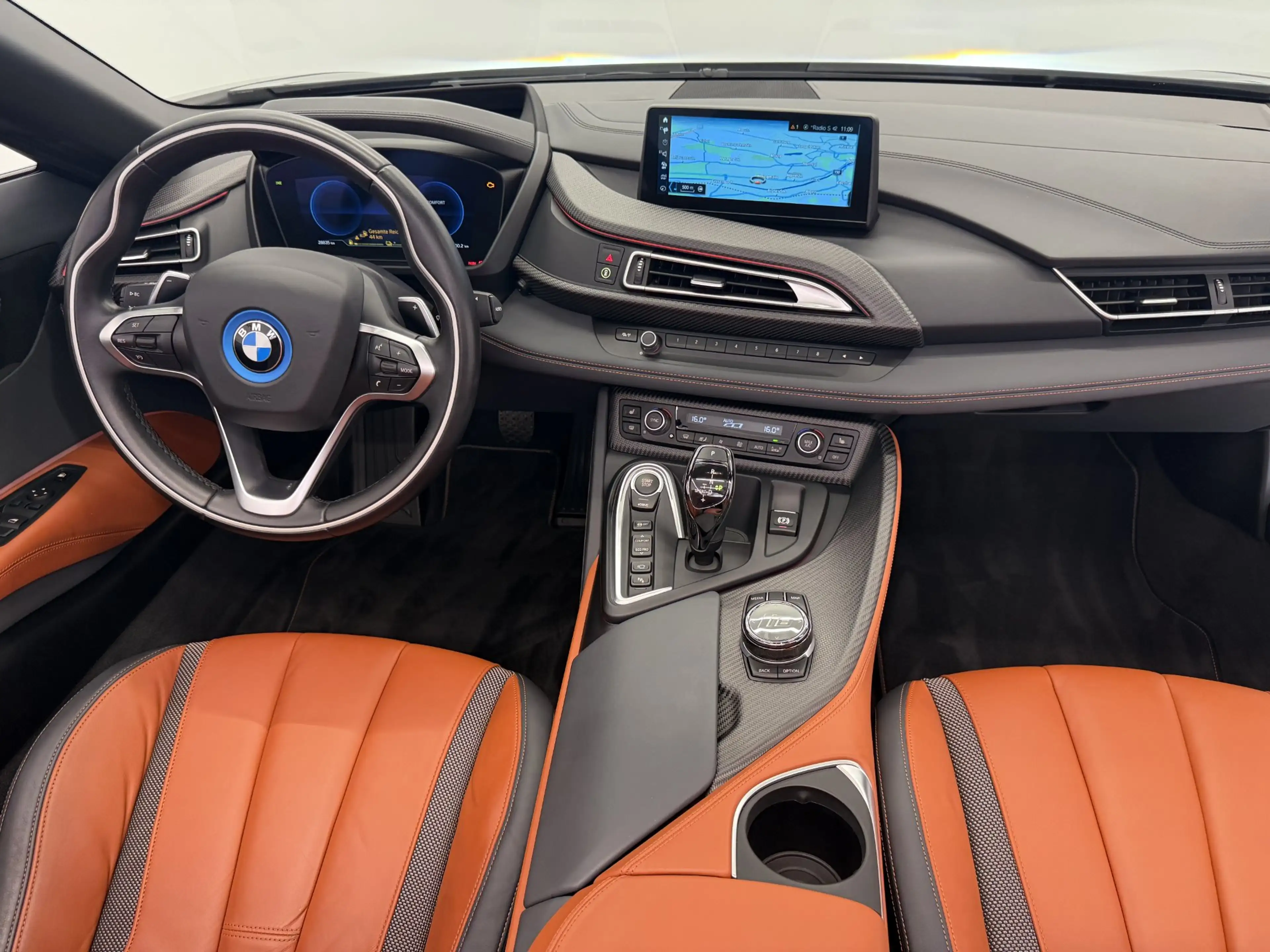 BMW i8 Roadster — photo 10