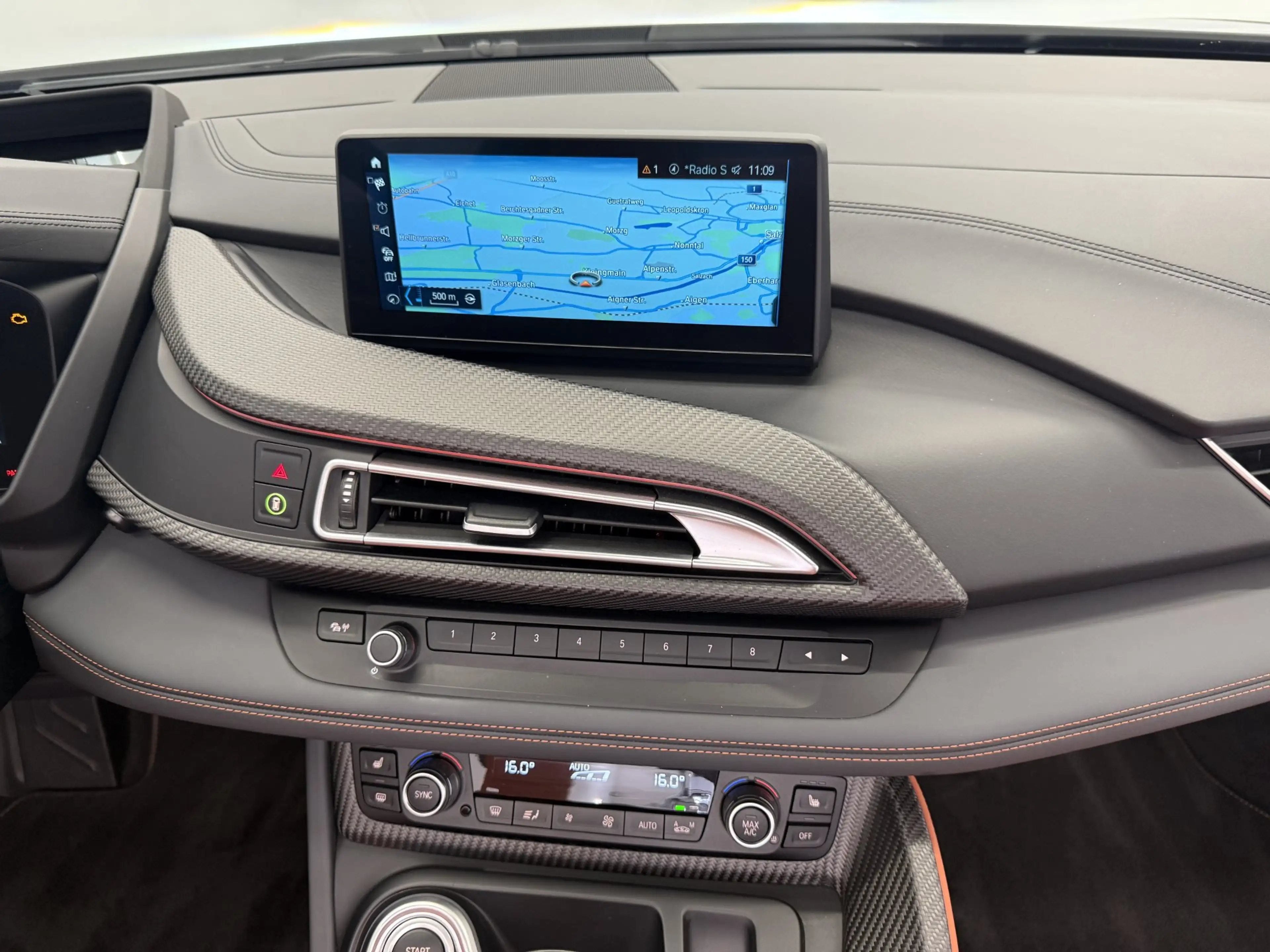 BMW i8 Roadster — photo 12