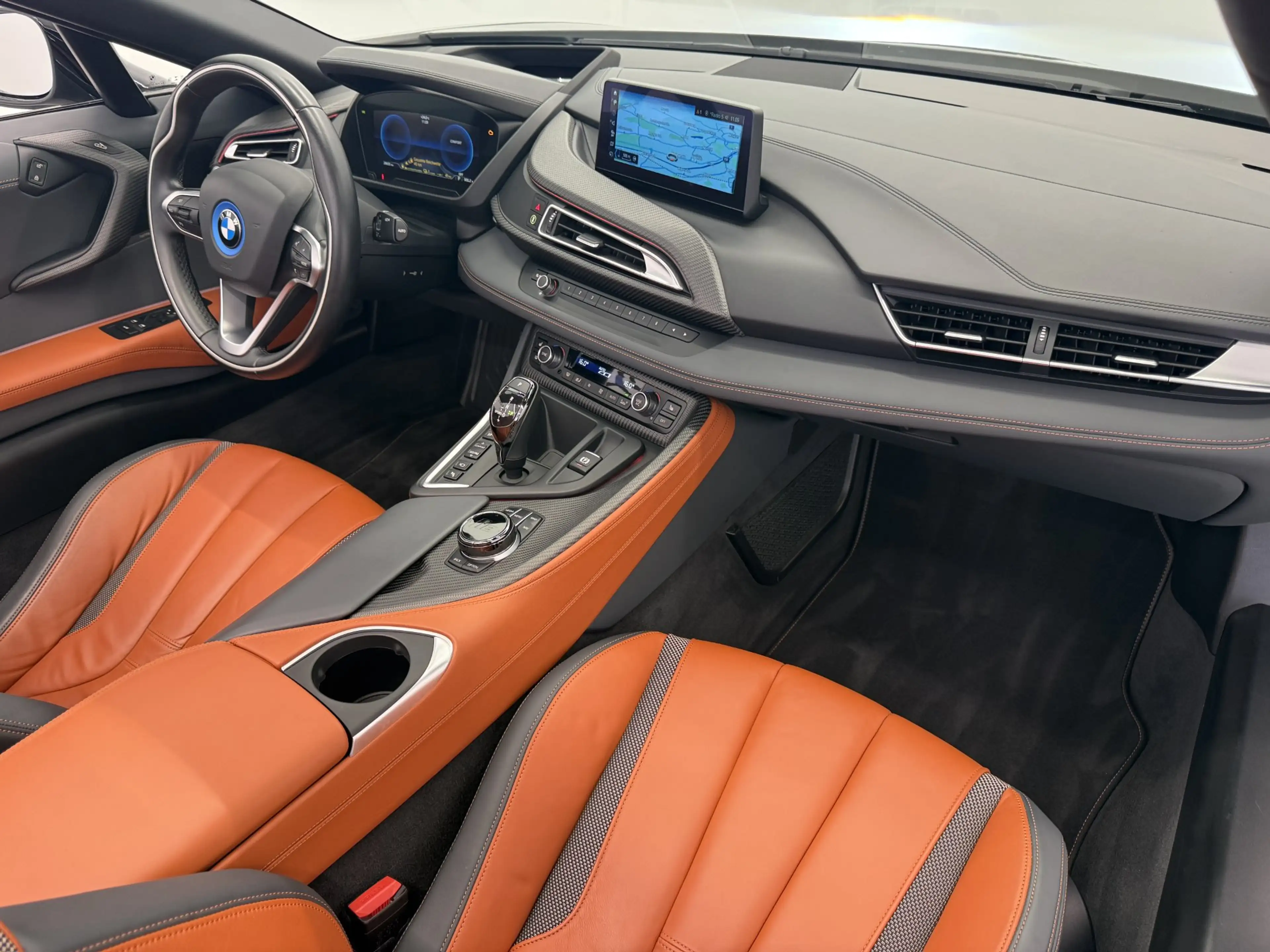 BMW i8 Roadster — photo 9