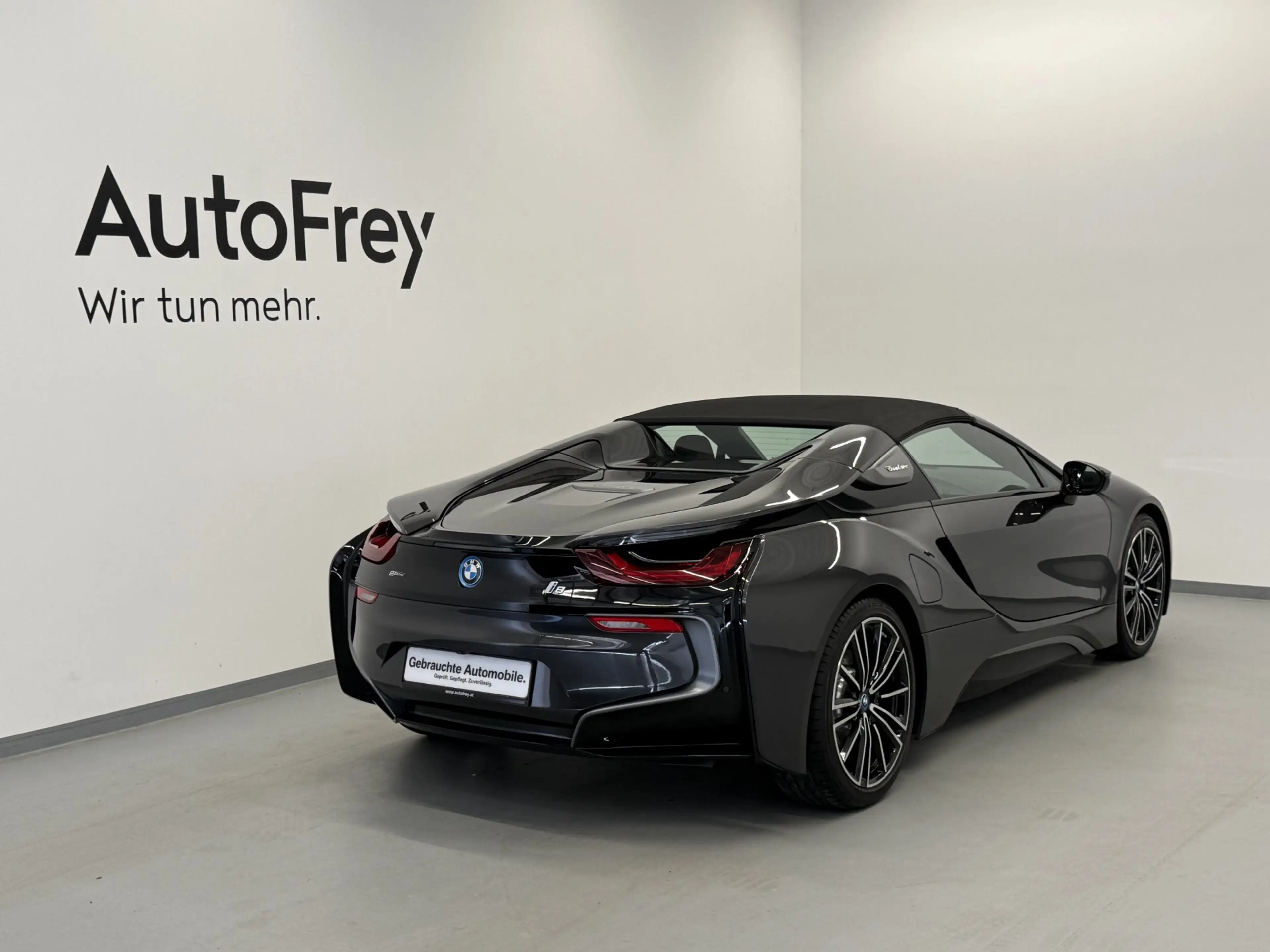 BMW i8 Roadster — photo 3