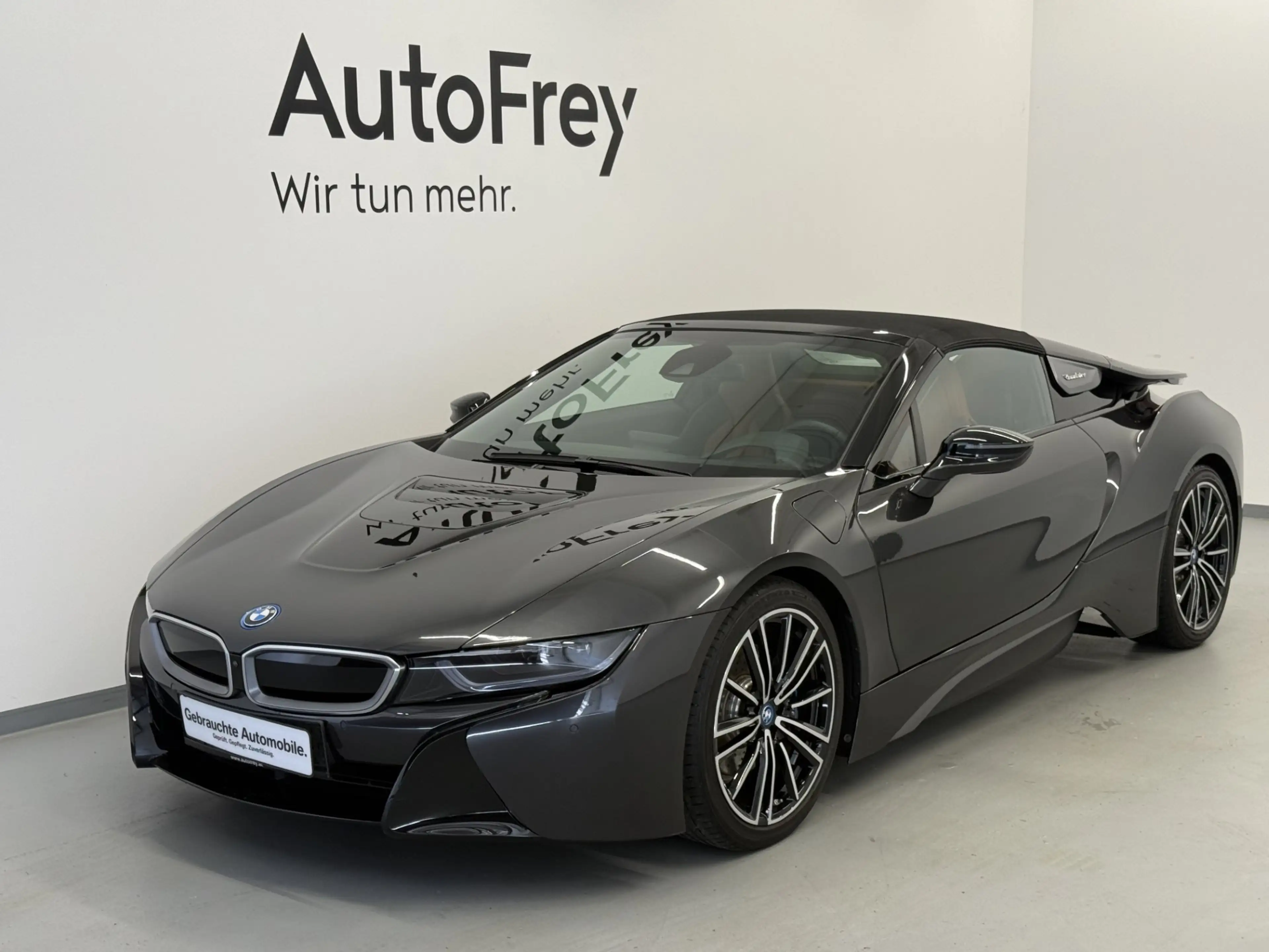 BMW i8 Roadster — photo 2