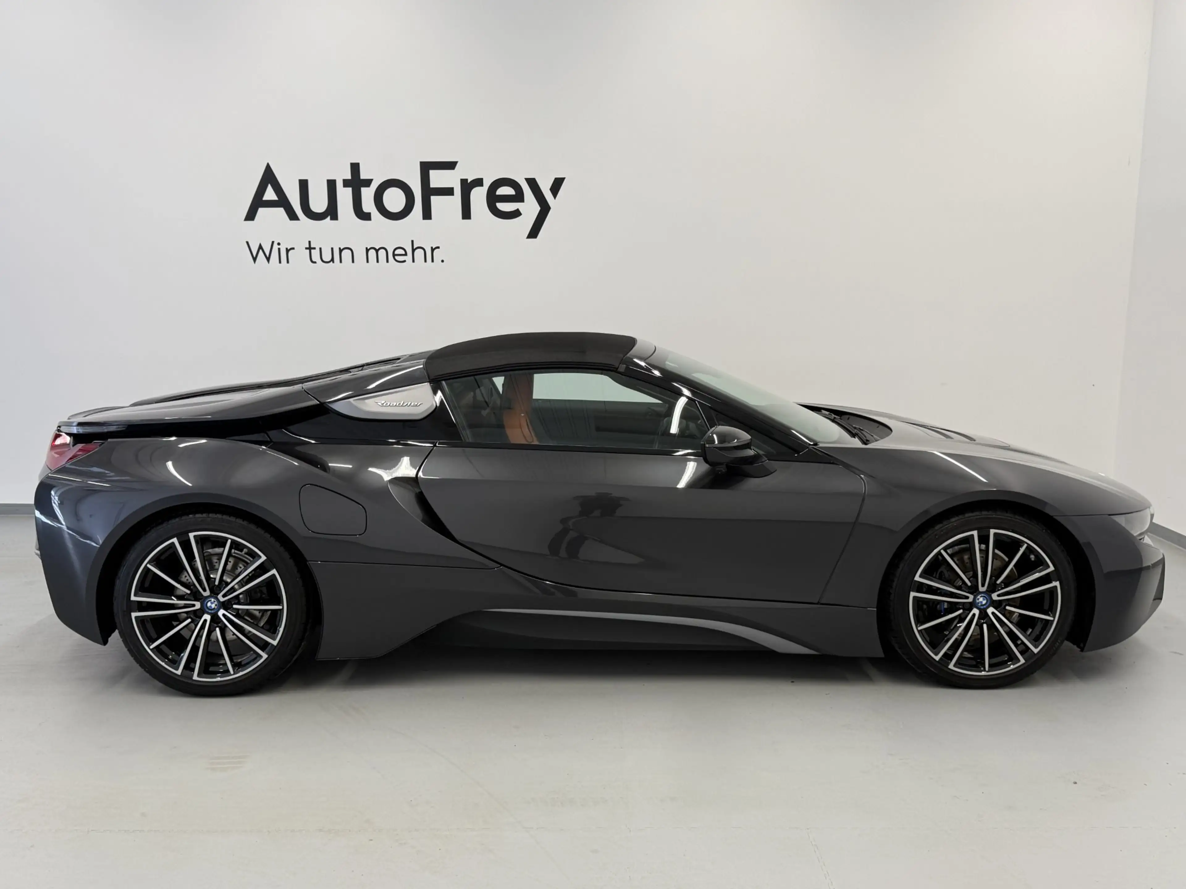 BMW i8 Roadster — photo 5