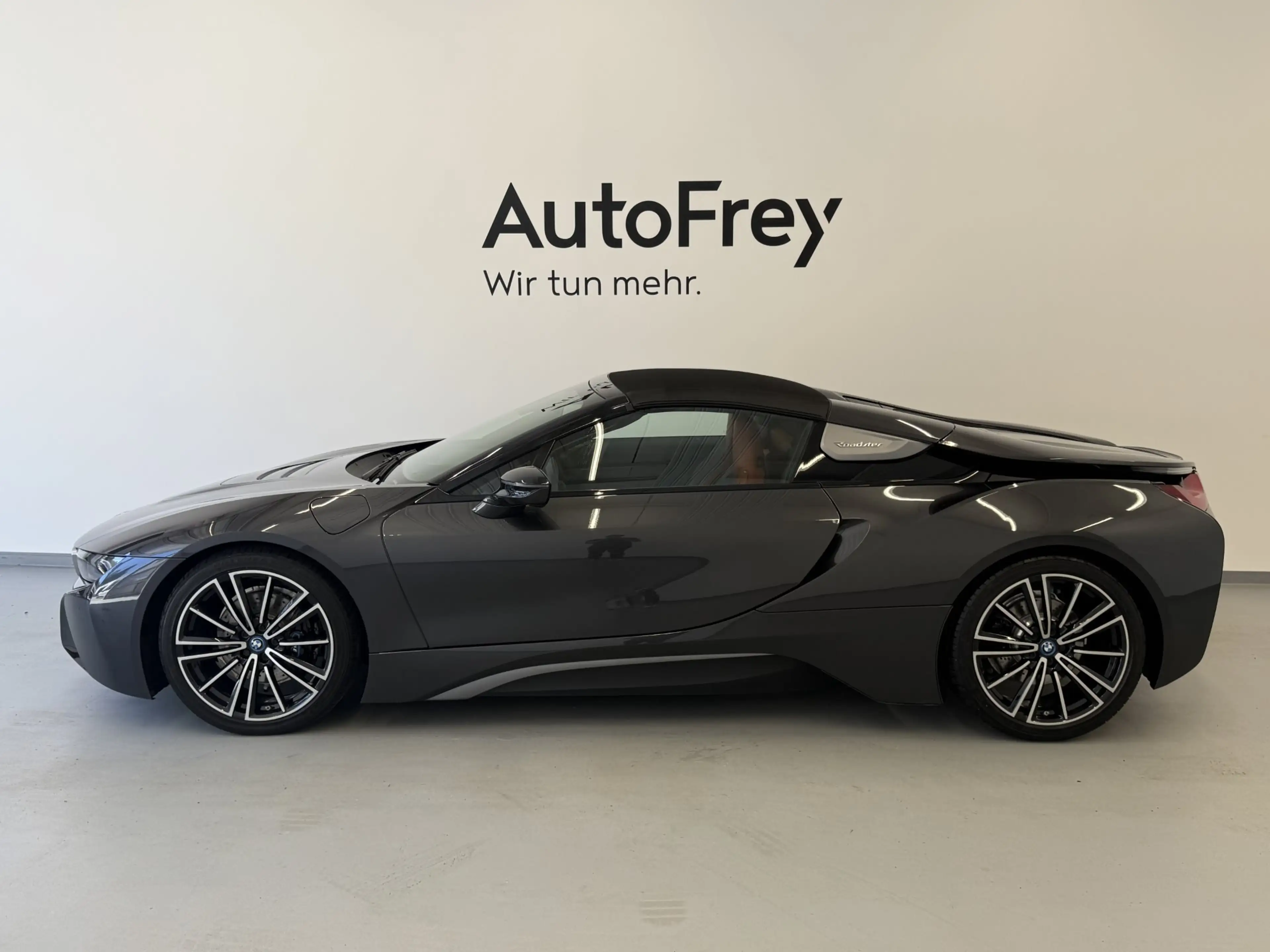 BMW i8 Roadster — photo 7