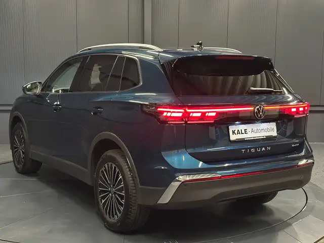 Volkswagen Tiguan view 3