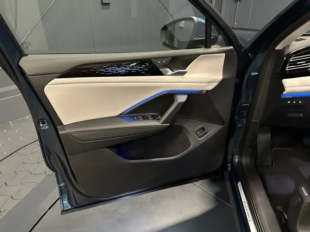 Volkswagen Tiguan view 13