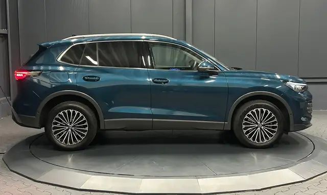 Volkswagen Tiguan view 6