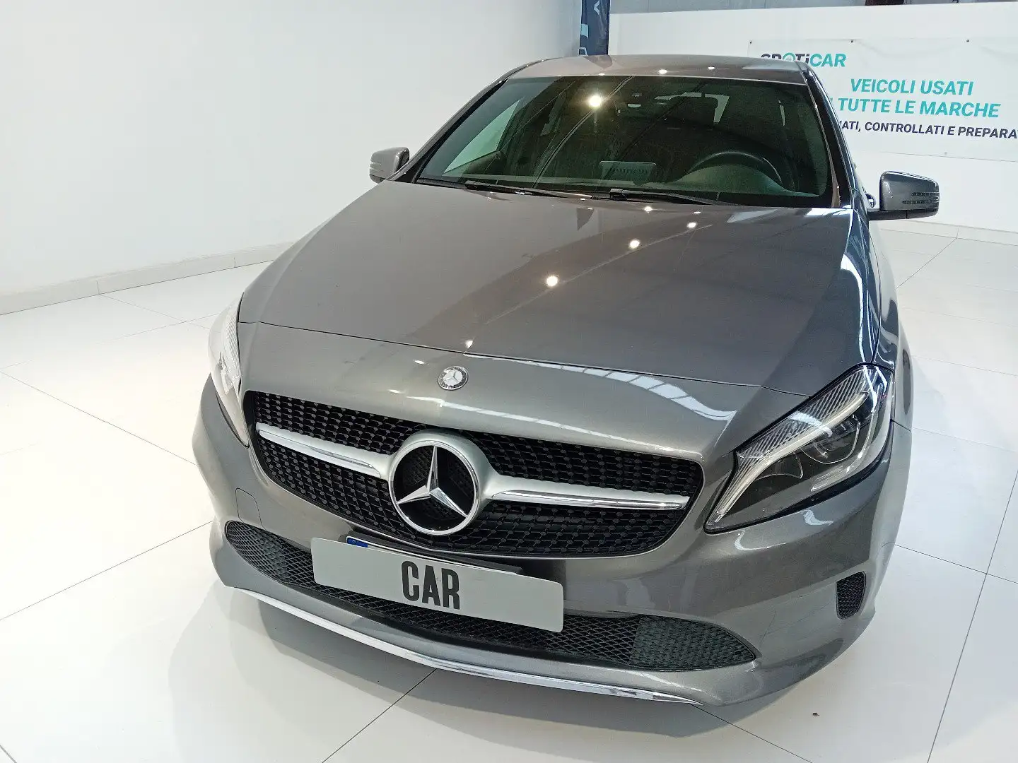 Mercedes-Benz A 180 A 180 d Сірий - 2