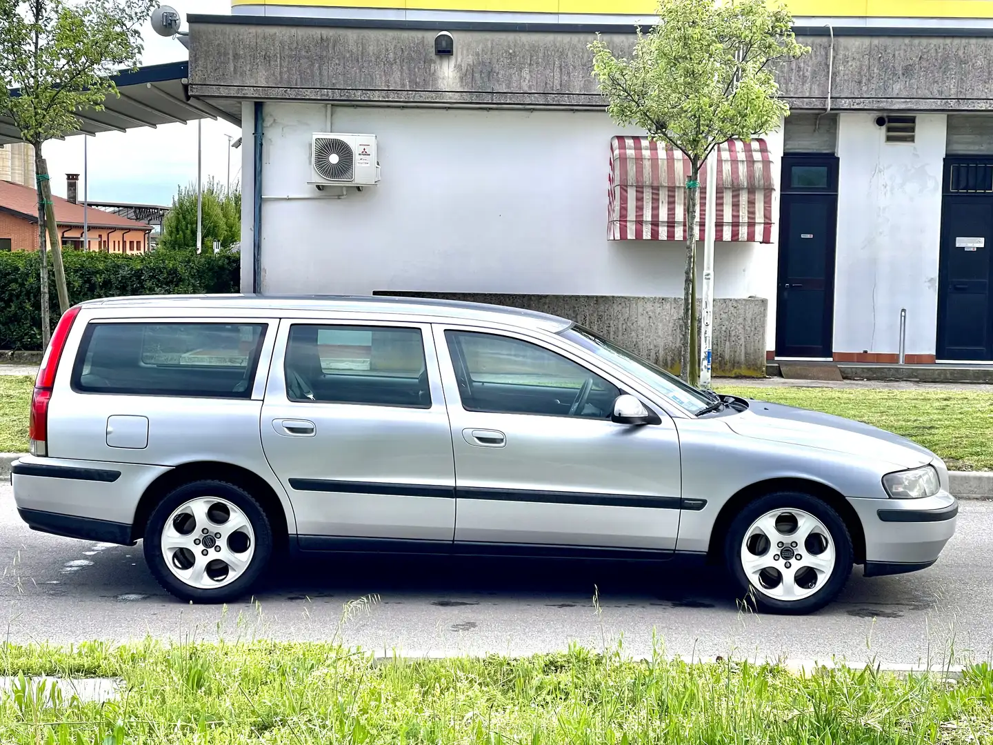Volvo V70 V70-XC 2.4 d5 auto - 2