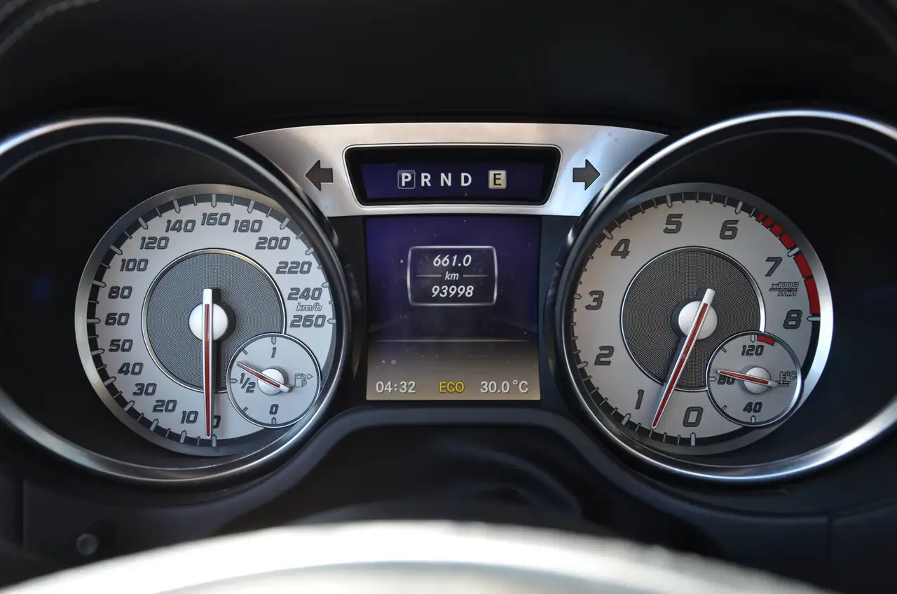 Mercedes-Benz SL снимка Mercedes-Benz SL