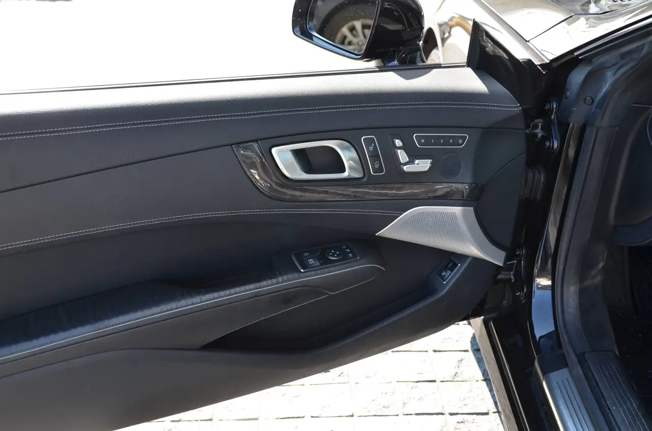 Mercedes-Benz SL снимка Mercedes-Benz SL