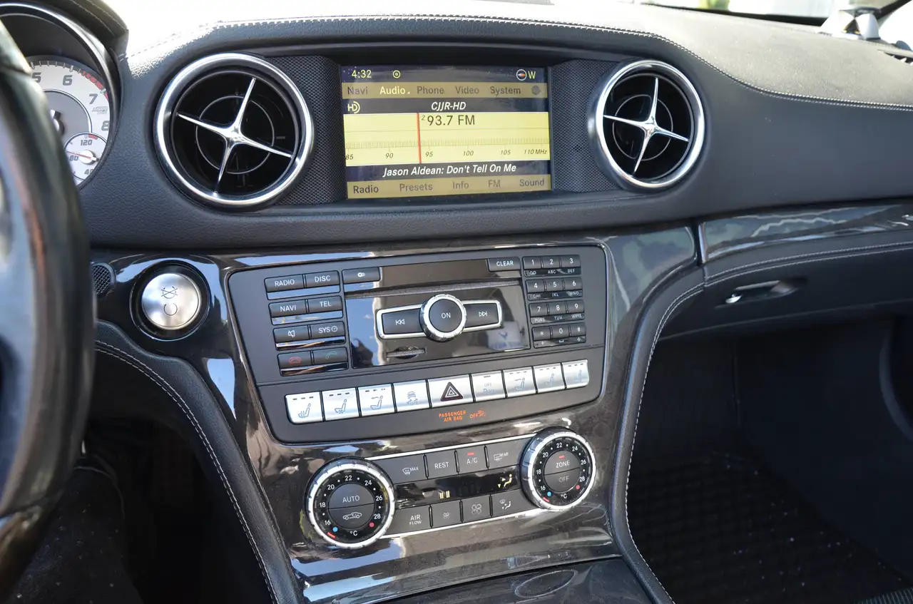 Mercedes-Benz SL снимка Mercedes-Benz SL
