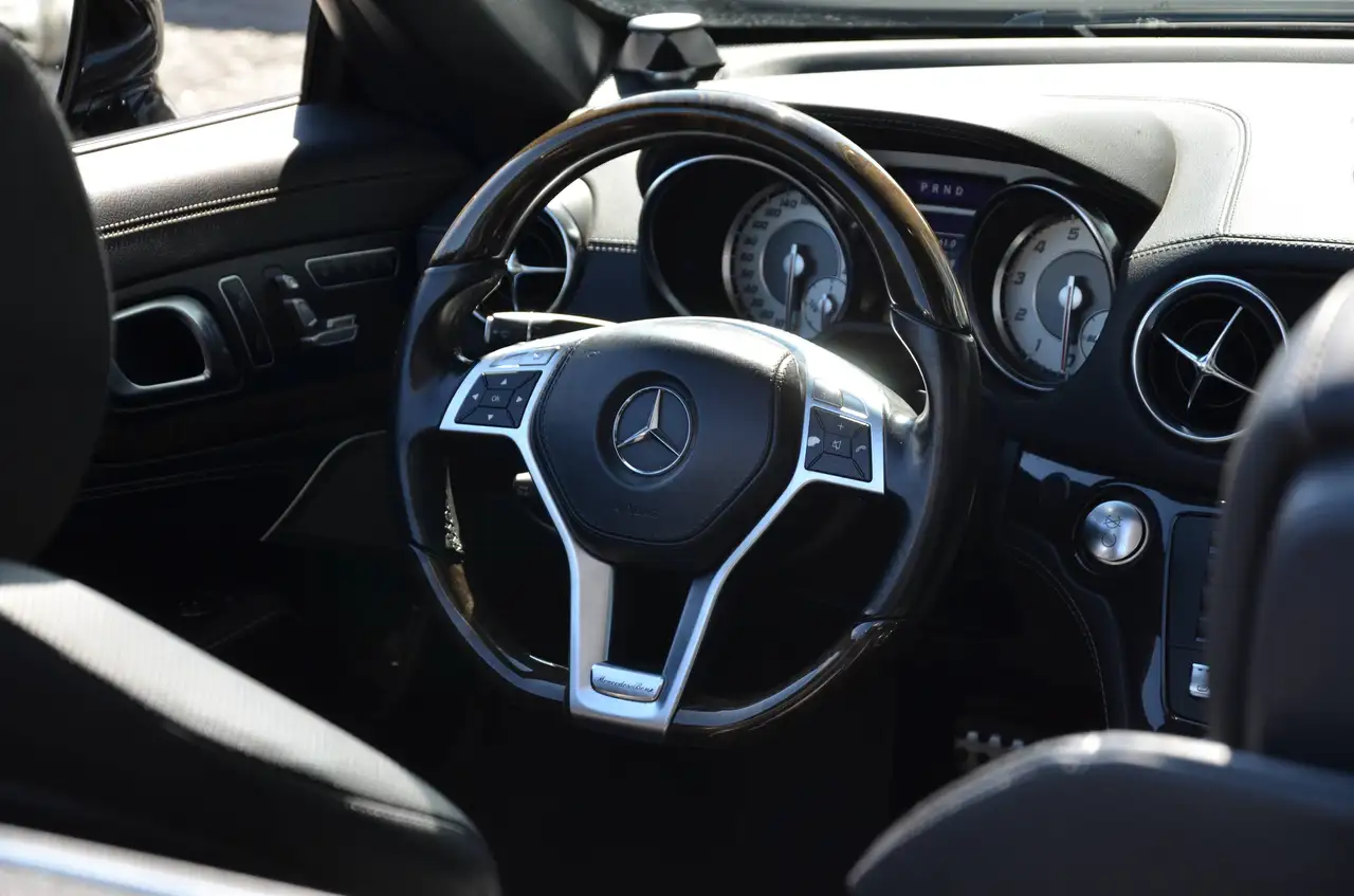 Mercedes-Benz SL снимка Mercedes-Benz SL