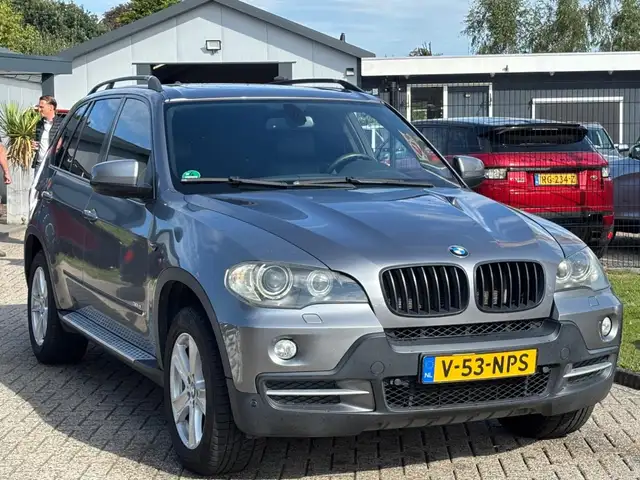 BMW X5 view 3