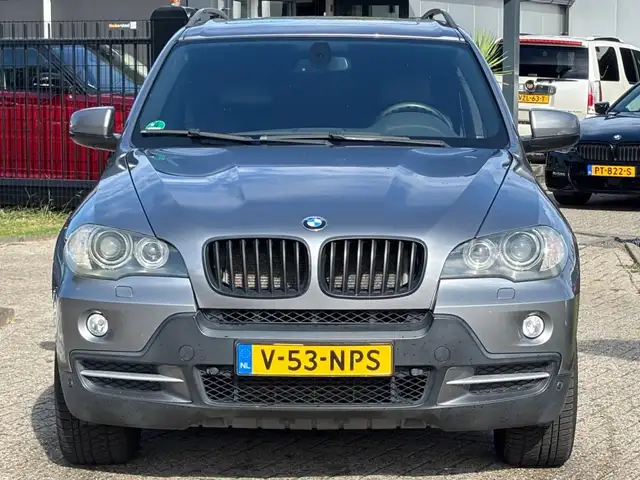 BMW X5 view 2