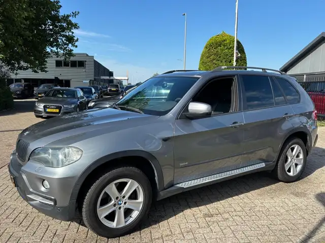 BMW X5 view 4