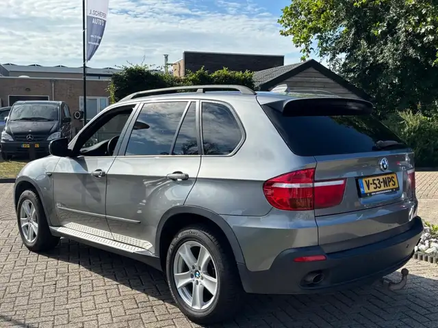 BMW X5 view 8