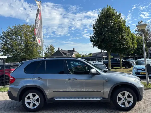 BMW X5 view 5