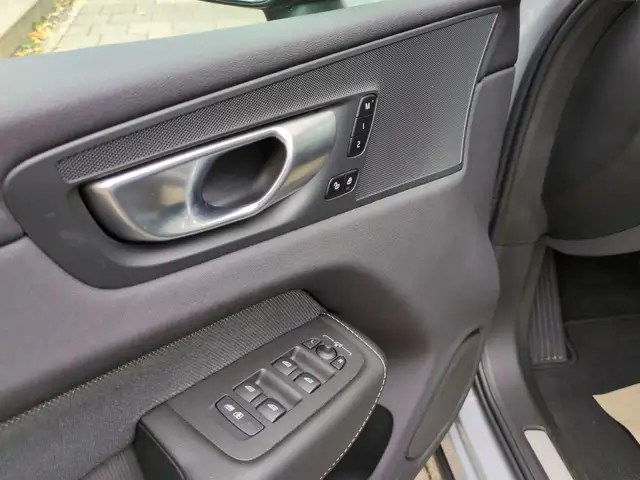 Volvo XC60 view 10
