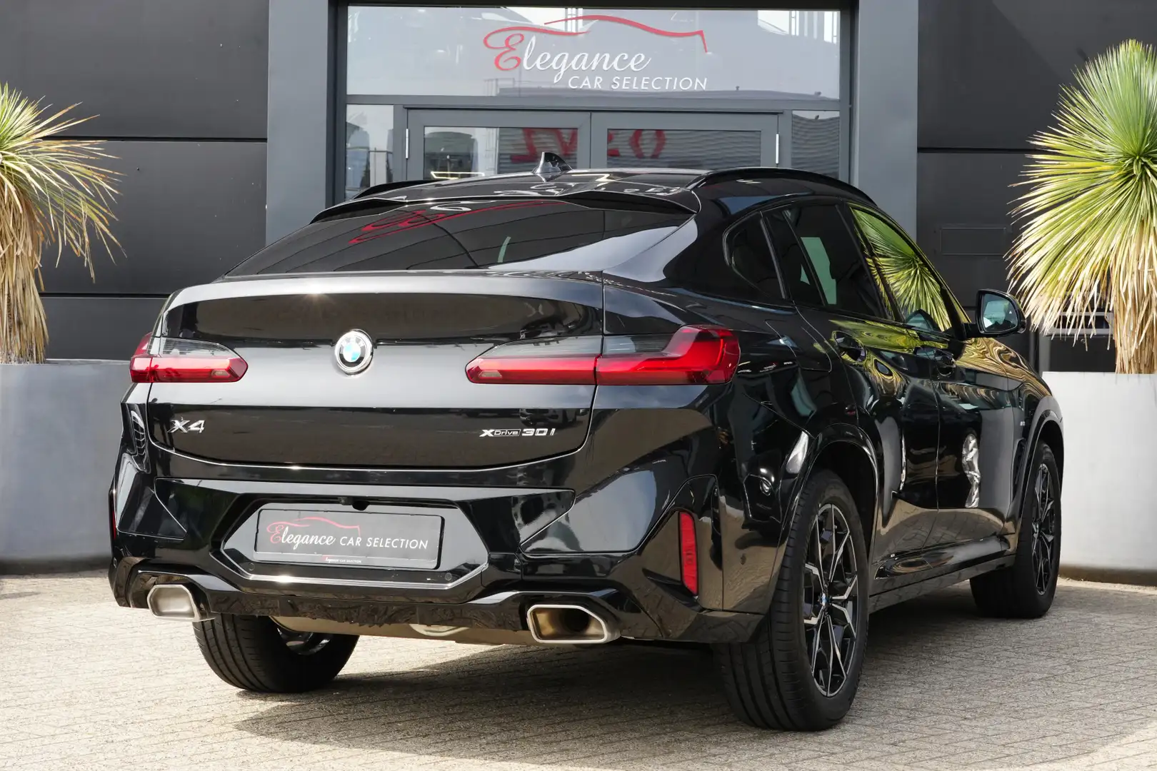 BMW X4 xDrive30i M Sport High Executive 245pk Panoramadak Zwart - 2