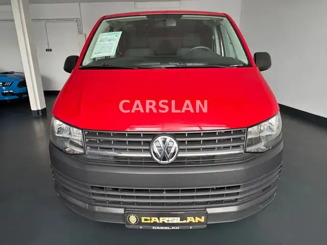 Volkswagen Transporter view 3
