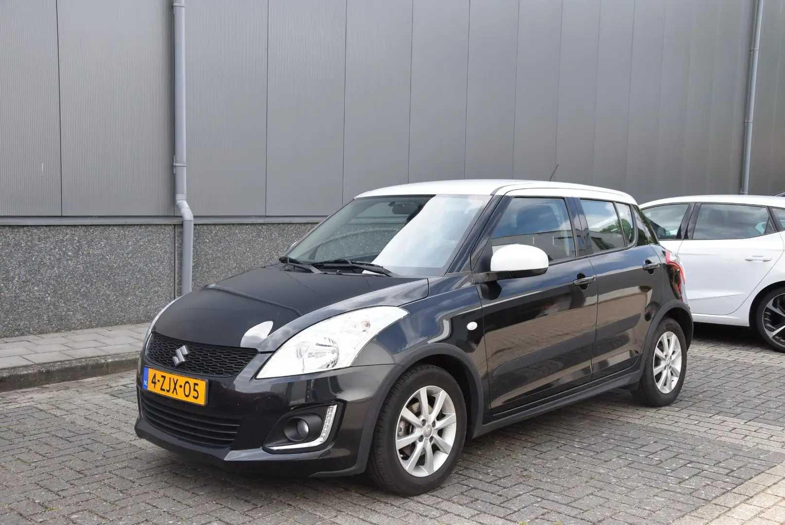 Suzuki Swift 1.2 Dynamic EASSS | Dealer onderhouden | Cruise co Noir - 2
