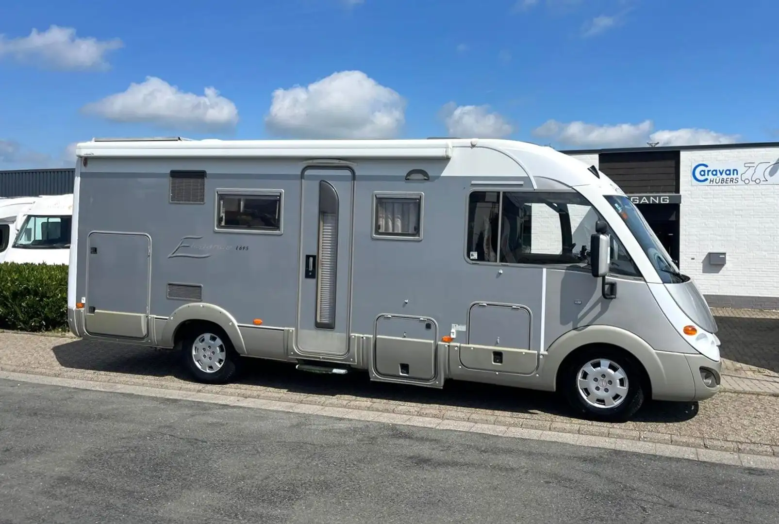 Bürstner Elegance I 695 - Hub/Festbett - auto.Sat/TV Zilver - 2