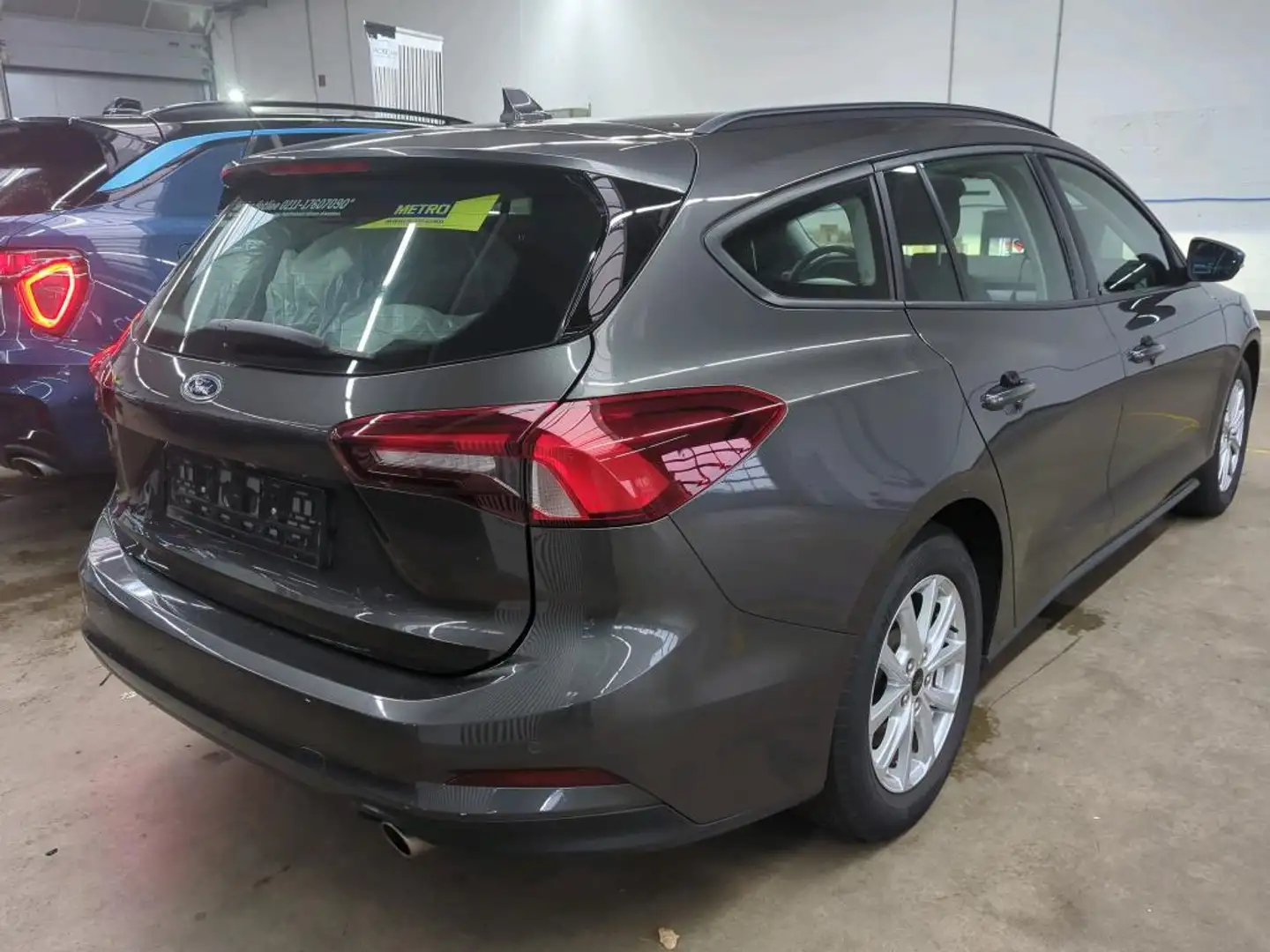 Ford Focus 1.5 Aut. EB LED*KAM*NAVI*AHK*TEMP*LANE Gris - 2