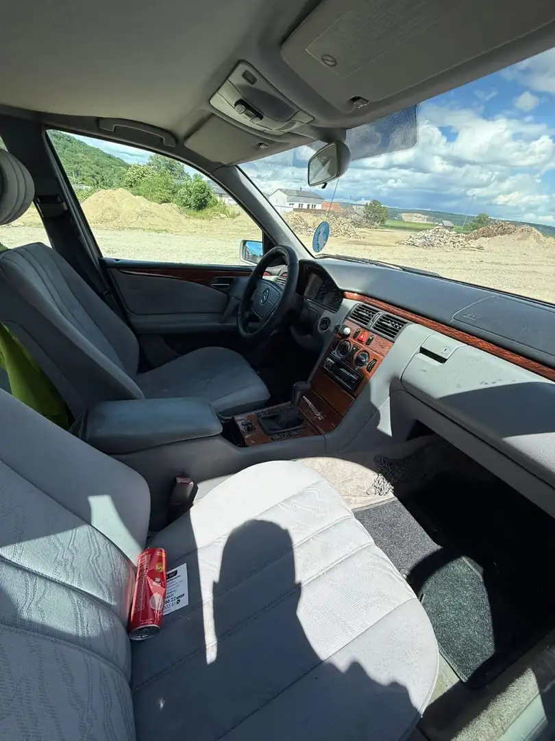 Mercedes-Benz E 220 kein pickerl - 2