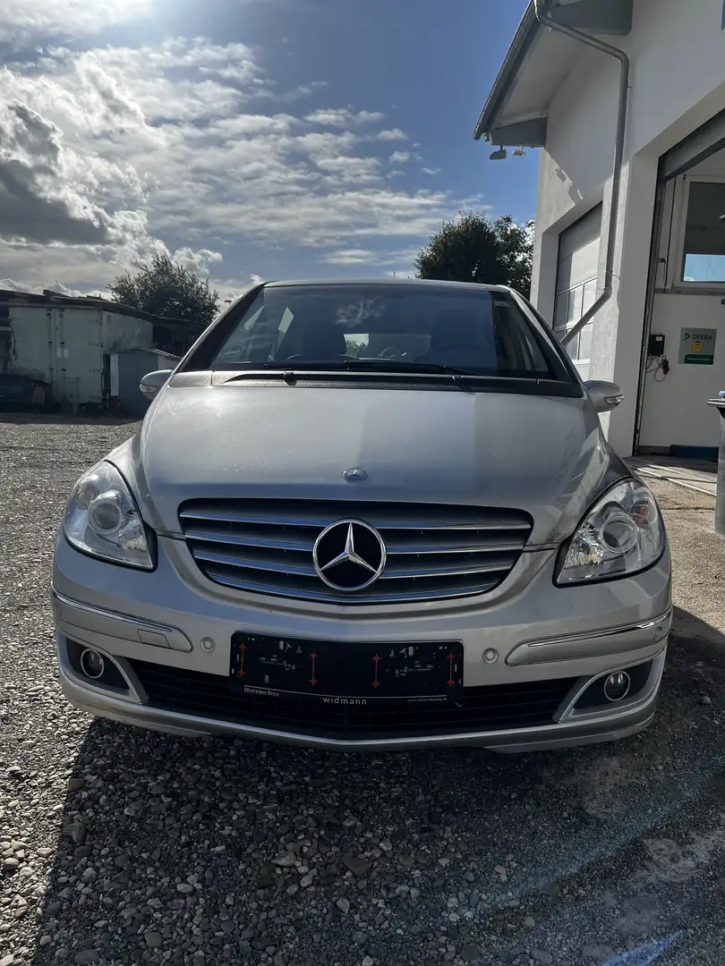 Mercedes-Benz B 200 B-Klasse Sports Tourer BlueEFFICIENCY Silber - 1