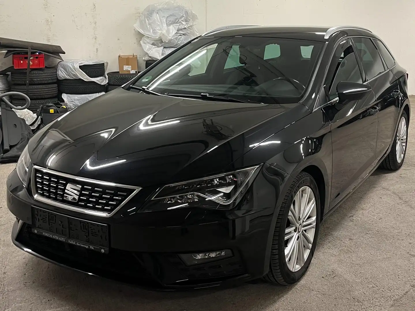 SEAT Leon Xcellence Schwarz - 1